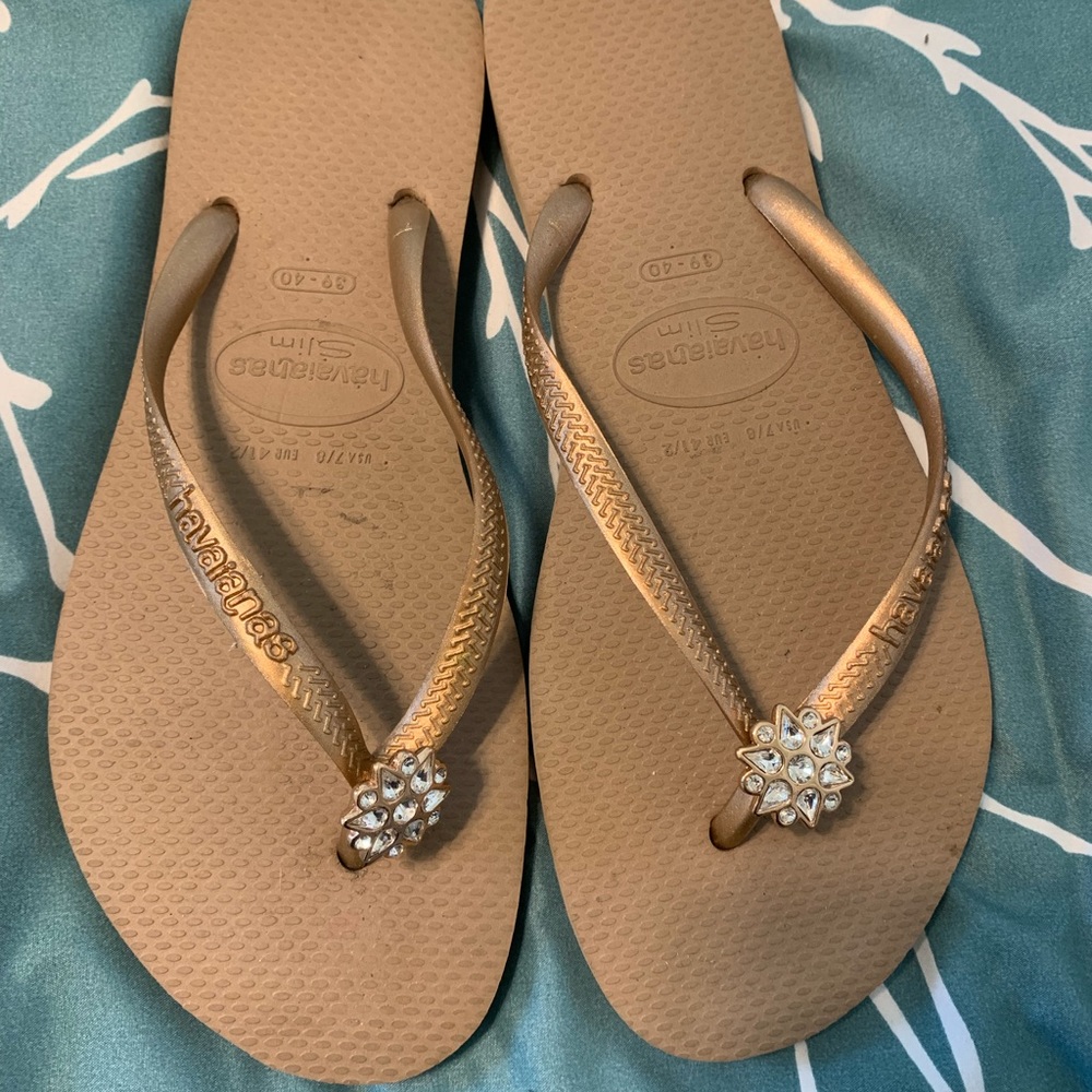 Like new Havaianas slims with the crystals. 🏝
